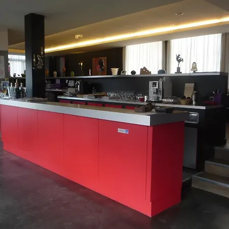 Hotel De La Plage 2*