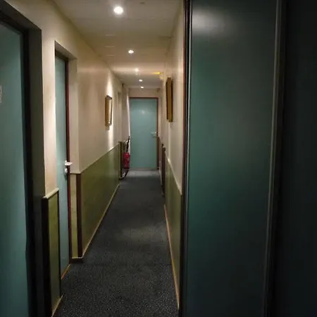 Hotel De La Plage 2*