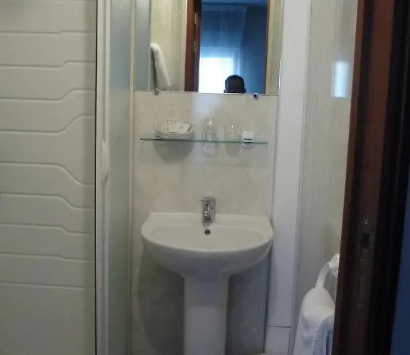 Hotel De La Plage 2*